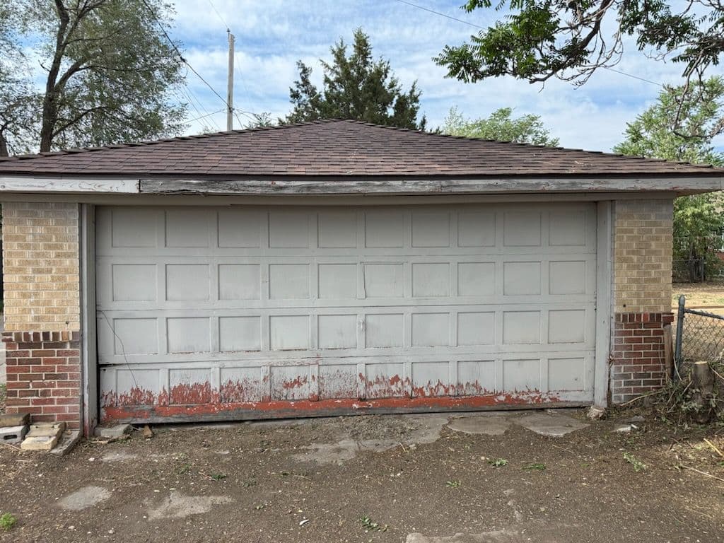 Gallery photos for Stunning Garage Door Transformation in Denver: Image #3