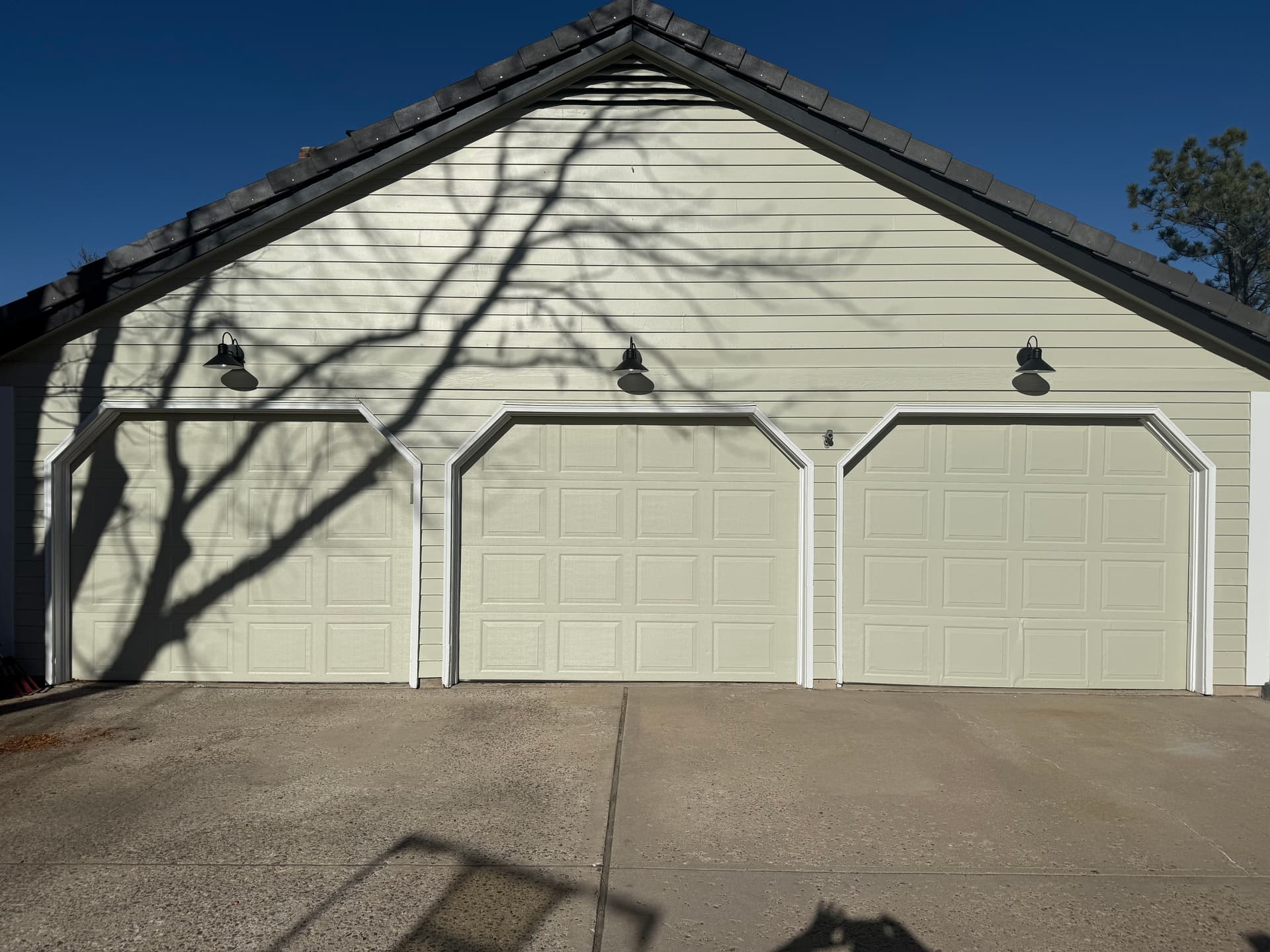 Garage Makeover Finish: From Basic to Beautiful image